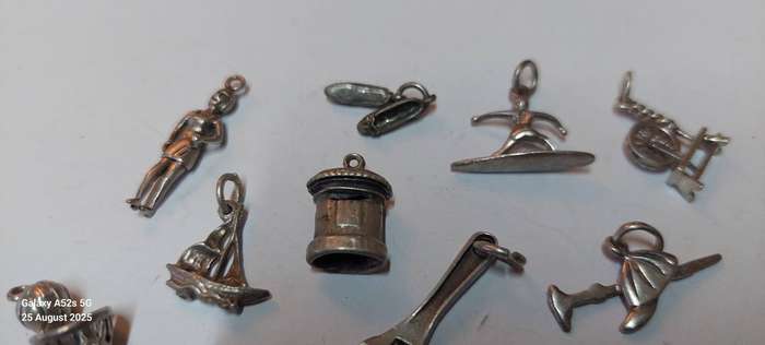 Collection of 10 vintage sterling silver charms 20g