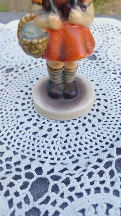 Hand-painted Goebel Hummel figurine School Girl