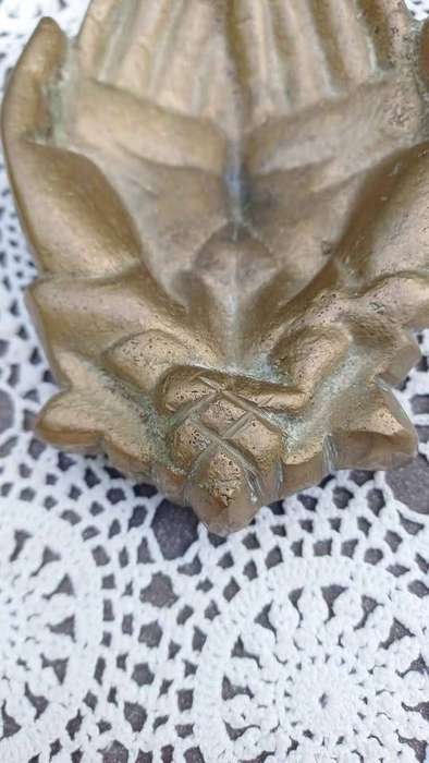 Vintage Victorian Style Cast Metal cupped hands