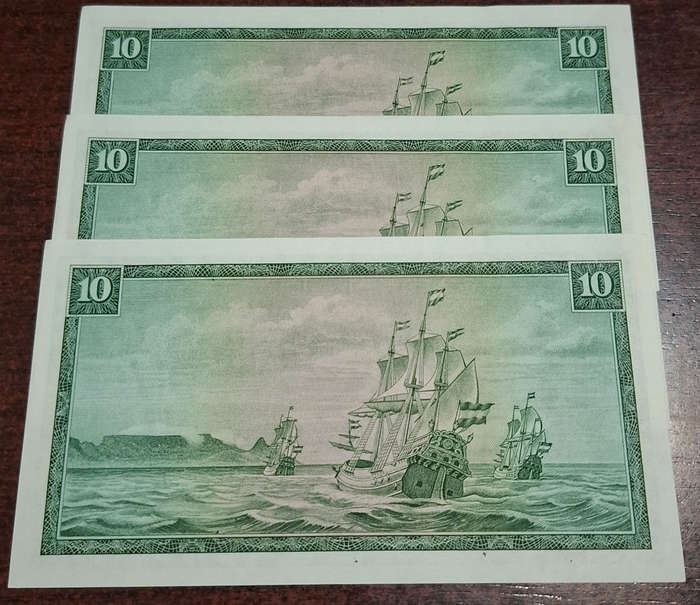 X3 SA R10 Banknotes in Sequence