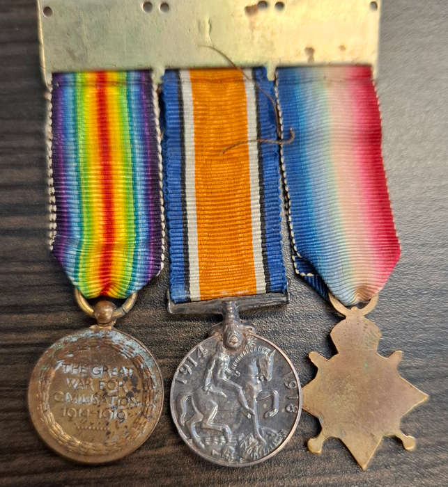 British WW1 Medals including great war medal,British medal, 1915 star medal and miniature set