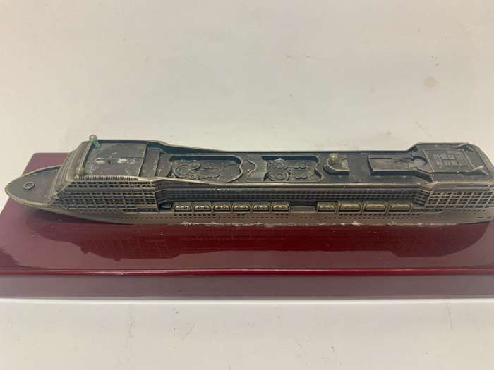 MSC CRUISE SHIP DIE CAST MODEL