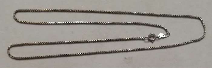STERLING SILVER FINE CHAIN 450MM 2.6 GRAMS