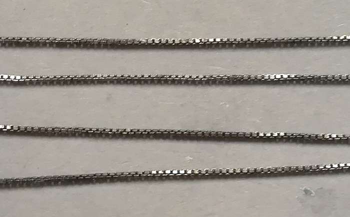STERLING SILVER FINE CHAIN 450MM 2.6 GRAMS
