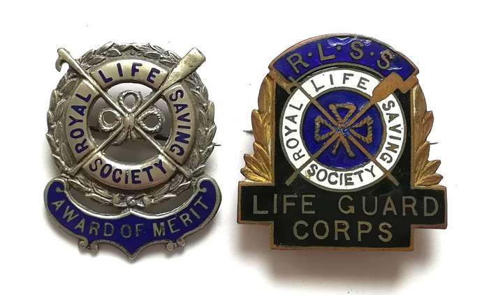 ROYAL LIFE SAVING SOCIETY 2 BADGES 26X32MM-30X32MM