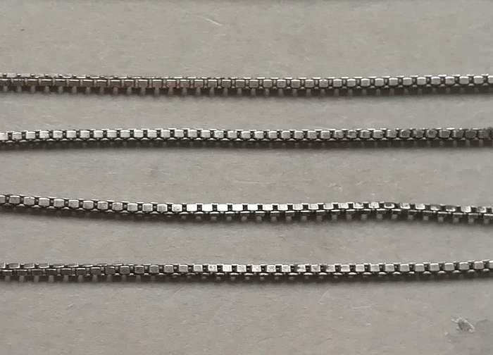 STERLING SILVER FINE CHAIN 390MM 3.5 GRAMS