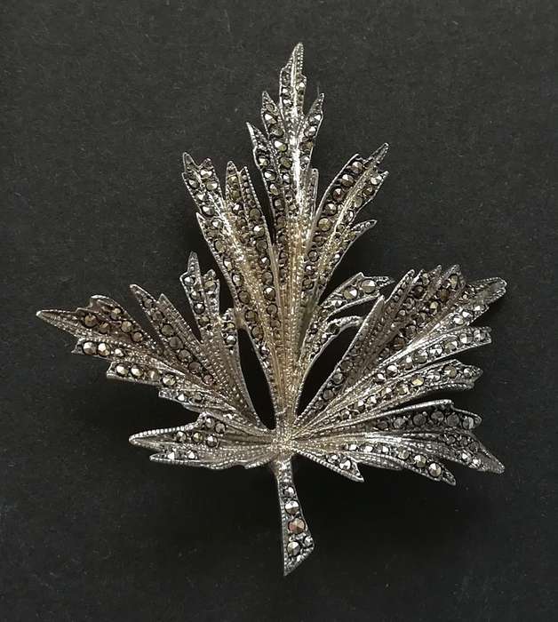 LARGE STERLING SILVER + MARCASITE LEAF BROOCH 50X60MM 10.5 GRAMS