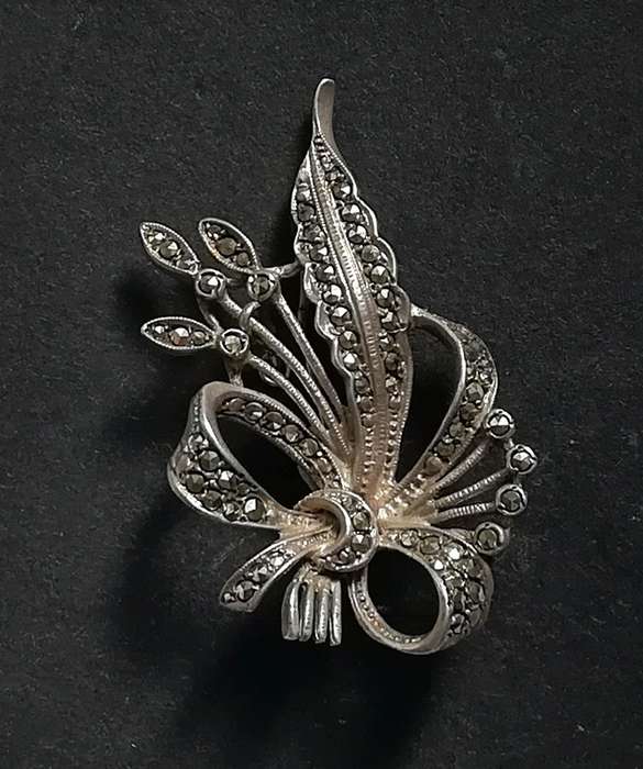 STERLING SILVER + MARCASITE  BROOCH  28X50MM 10 GRAMS