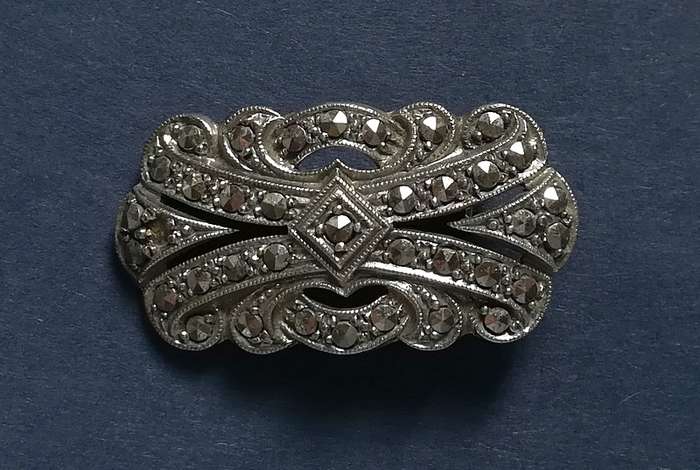 ARGENTINA STERLING SILVER + MARCASITE BROOCH  18X32MM
