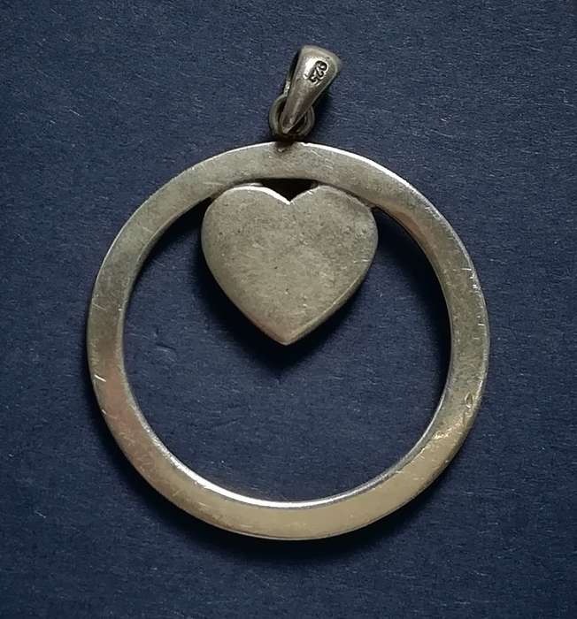 STERLING SILVER + SHELL HEAR IN IRLE PENDANT  30MM 4.1 GRAMS
