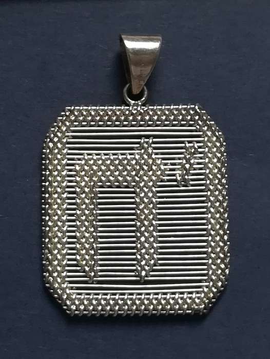 STERLING SILVER PENDANT  28X32MM 7.8 GRAMS