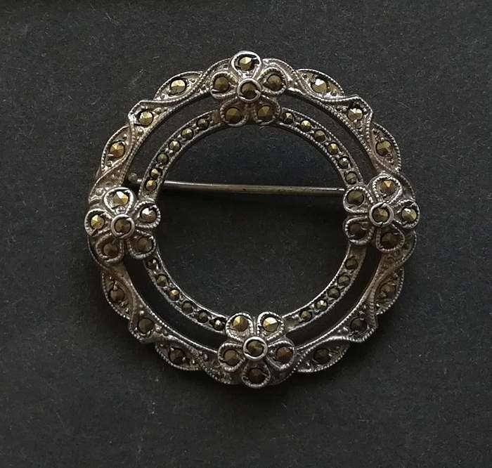 STERLING SILVER + MARCASITE BROOCH 35MM 8.7 GRAMS