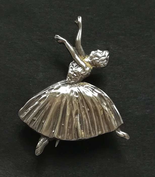 STERLING SILVER BALLERINA BROOCH 20X28MM 4 GRAMS