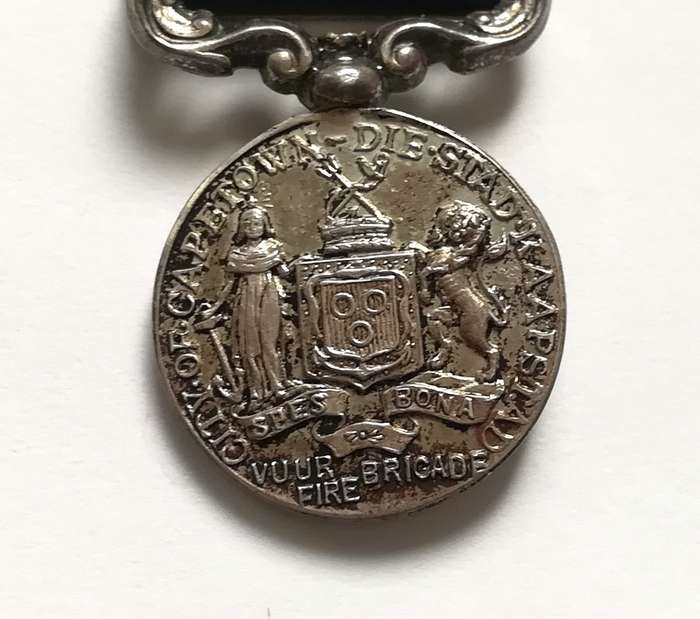 SOUTH AFRICAN FIRE SERVICES INSTITUTE LONG SERVICE MEDAL CITY OF CAPE TOWN *SILVER MINIATURE*
