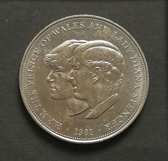 GREAT BRITAIN 1981 *CHARLES AND DI* CROWN