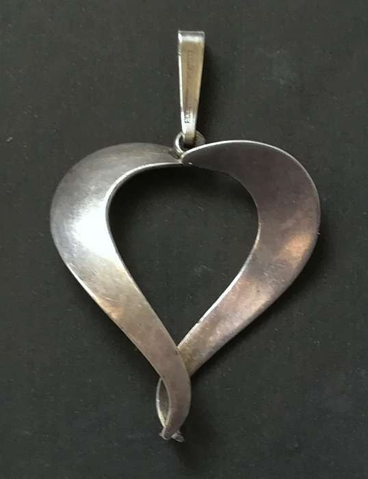 STERLING SILVER *SHARMAINE* HEART PENDANT 33 X 33MM 3.2 GRAMS