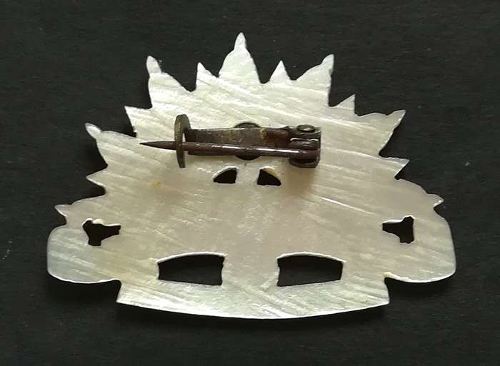 AUSTRALIAN COMMONWEALTH MILITARY FORCES MOTHER OF PEARL SWEETHEART BROOCH 40X30MM