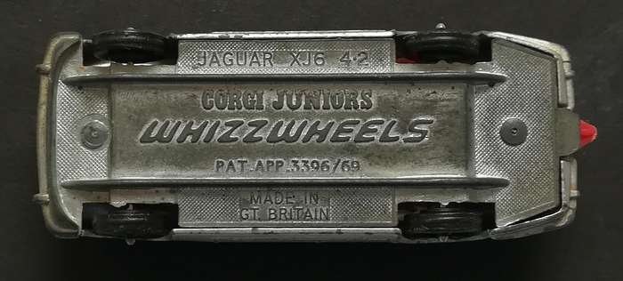 CORGI JUNIORS JAGUAR XJ6 WHIZZWHEELS