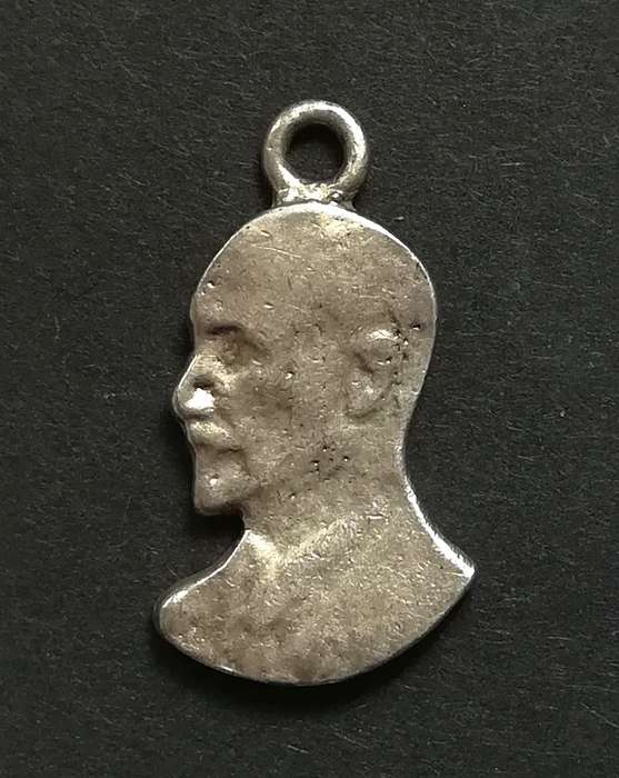 STERLING SILVER GENERAL SMUTS PENDANT 10X20MM 2.4 GRAMS