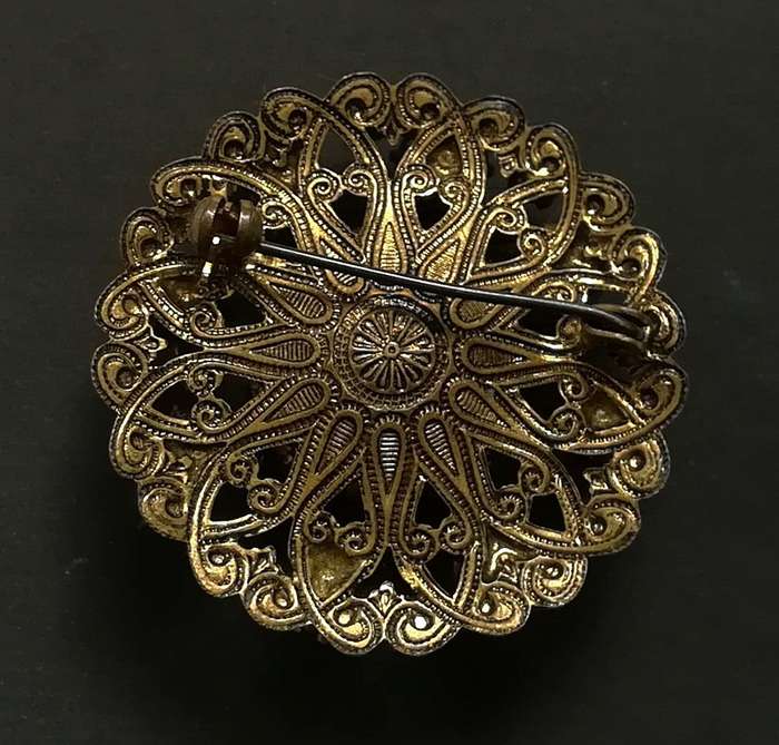 BLUE GLASS AND GILT BROOCH 40MM