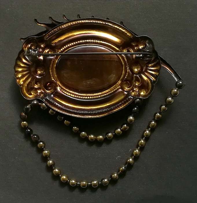 GLASS AND METAL BROOCH 65X65 MM