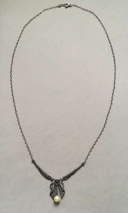 STERLING SILVER,MARASITE AND PEARL NECKLACE 610MM 6.4 GRAMS