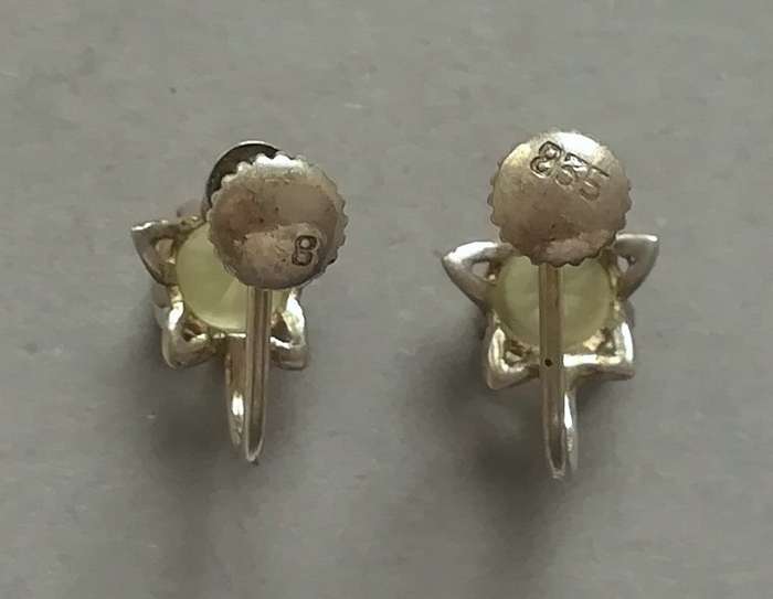 STERLING SILVER  AND GREEN GLASS EARRINGS 8X12MM