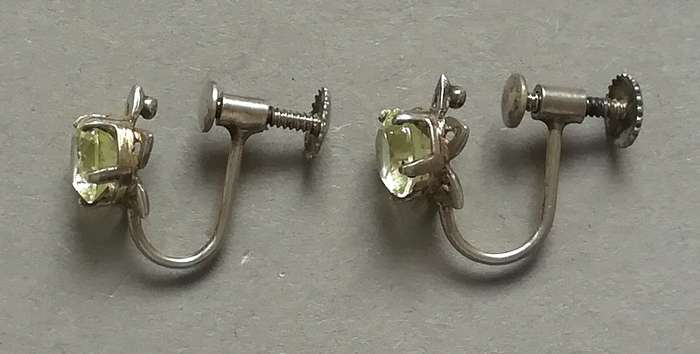 STERLING SILVER  AND GREEN GLASS EARRINGS 8X12MM