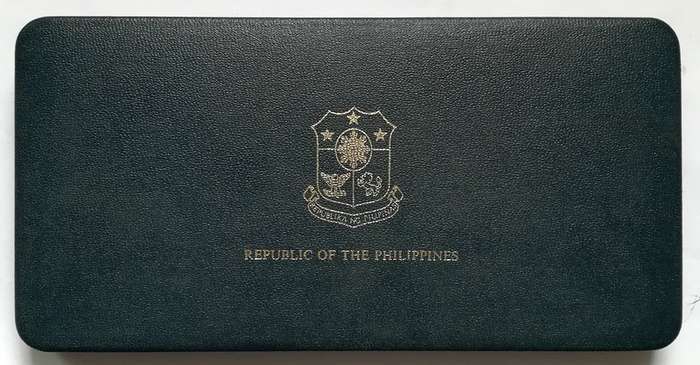 1977 PHILIPPINES PROOF SET WITH COA 50+25 PISO SILVER