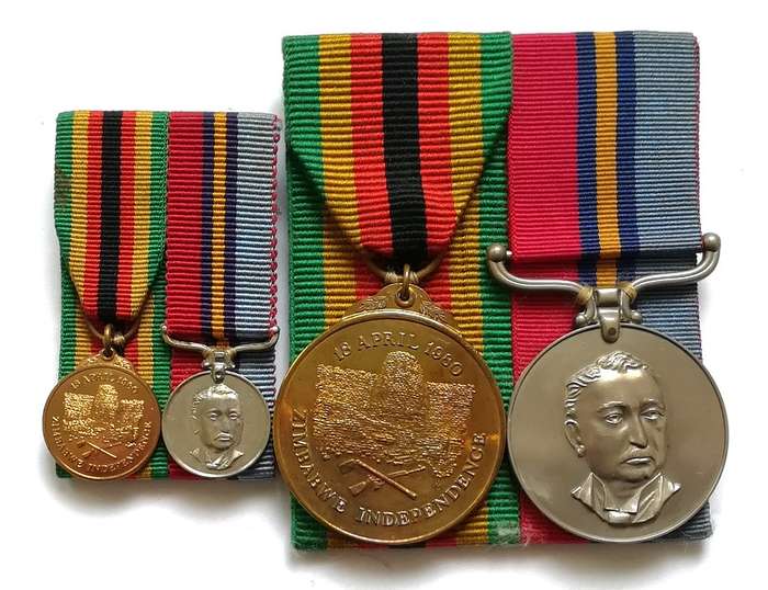 ZIMBABWE INDEPENDENCE MEDAL AND GEN SERVICE MEDAL (RHODESIA) FULL SIZE+MINIATURES 4000 SGT RA TURNER