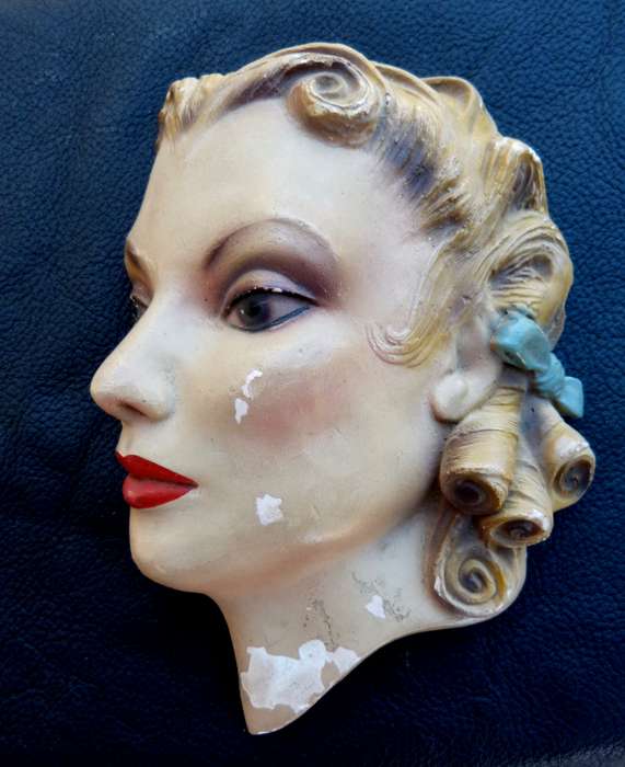 VERY VINTAGE. Wall Plaque. Ladies Face.