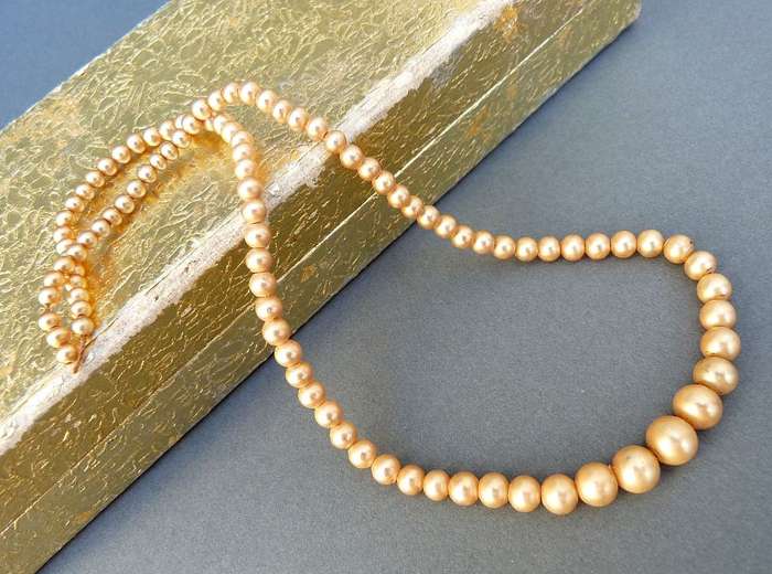 VINTAGE SIMULATED PEARL STRING IN BOX