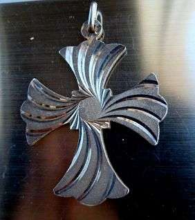 STUNNING STERLING SILVER CROSS .VINTAGE