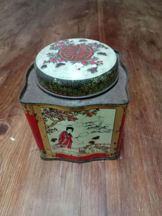 VINTAGE  CHINESE TINS