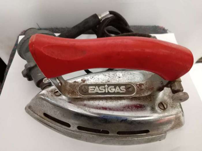 EASIGAS GAS CLOTHES IRON.