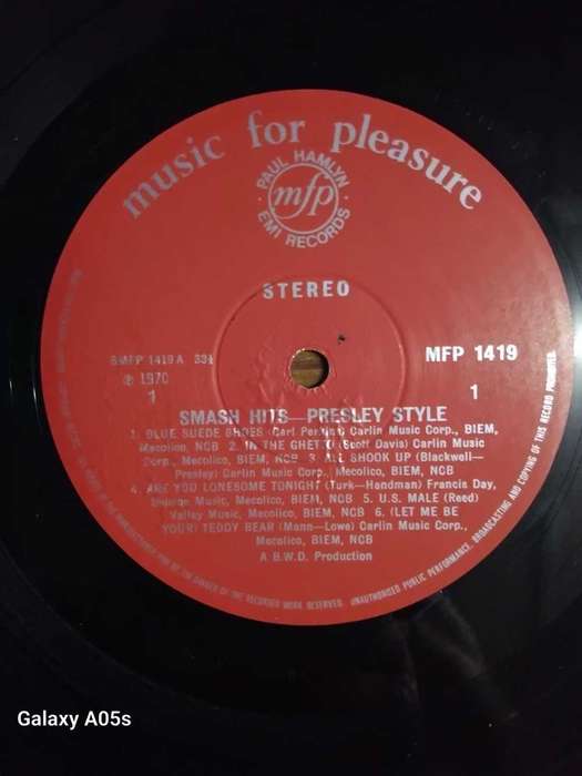 LP RECORD : MFP - SMASH HITS ELVIS STYLE.