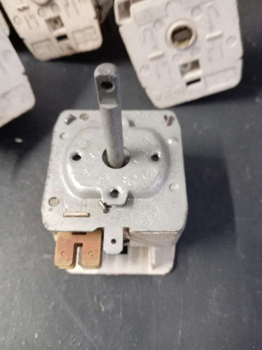 HOOVER TWIN TUB TIMERS. AND HITACHI TUMBLE DRYER TIMER. LOT SYNCHRONOUS MOTORS.