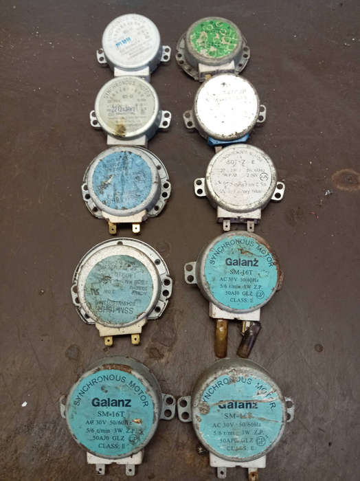MICROWAVE TURNTABLE SYNCHRONOUS MOTORS AS PER PHOTOS. 10 IN TOTAL.