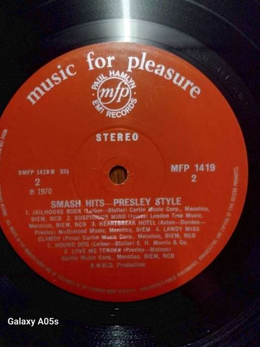 LP RECORD : MFP - SMASH HITS ELVIS STYLE.