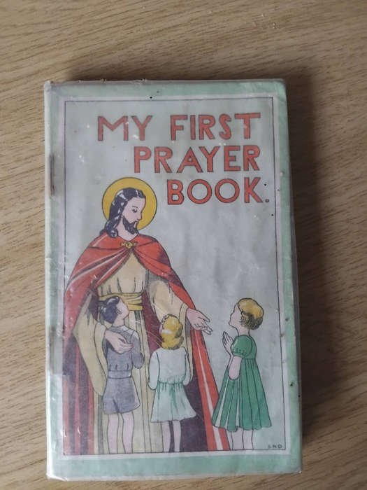 BIBLICAL BOOKS AS PER PHOTOS.  R45.00 THE LOT
