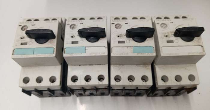 SIEMENS MANUAL MOTOR CONTROLLER / STARTERS.  BIDDING ON ALL 4.