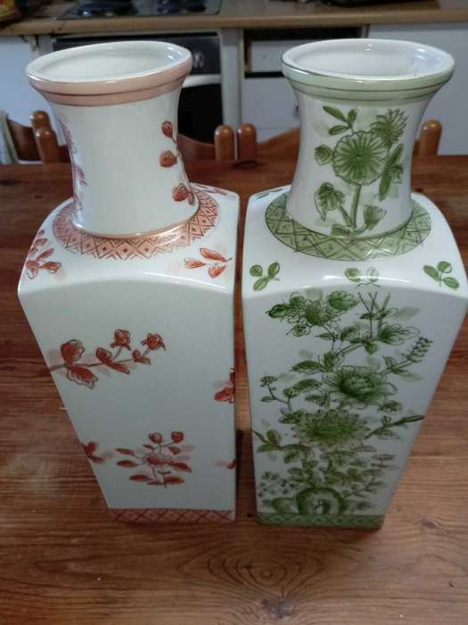 VINTAGE NORLEANS JAPANESE VASES