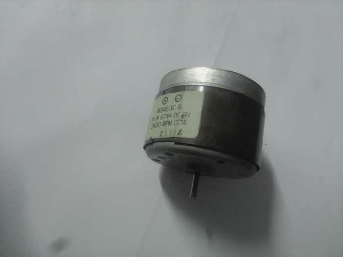 DC SPINDLE MOTORS : 24V AND 9V.    ( SEE DESCRIPTION FOR DETAILS )