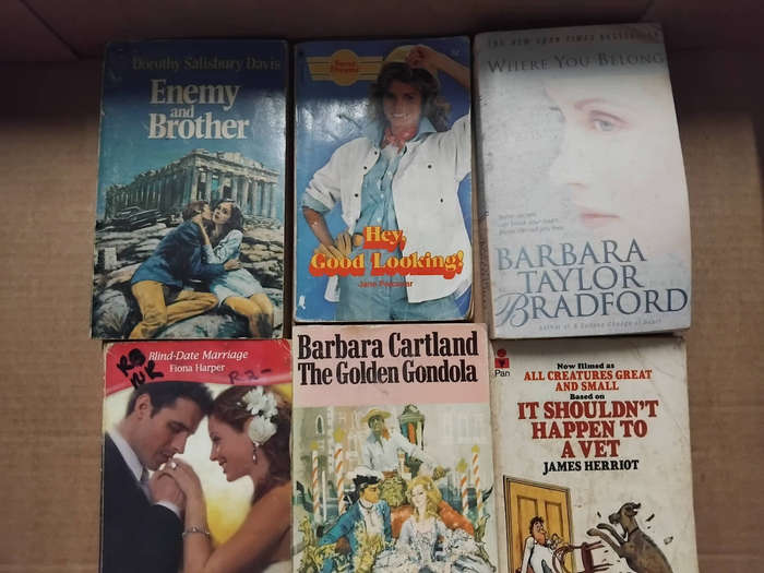 16 X BOOKS AS PER PHOTOS.  R45.00 THE LOT.