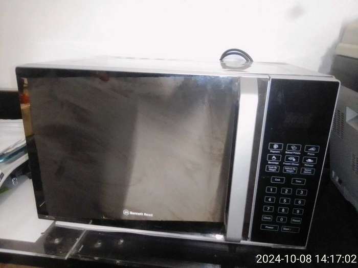 BENNETT READ 28 LITRE MICROWAVE OVEN. MODEL : BRMIC1