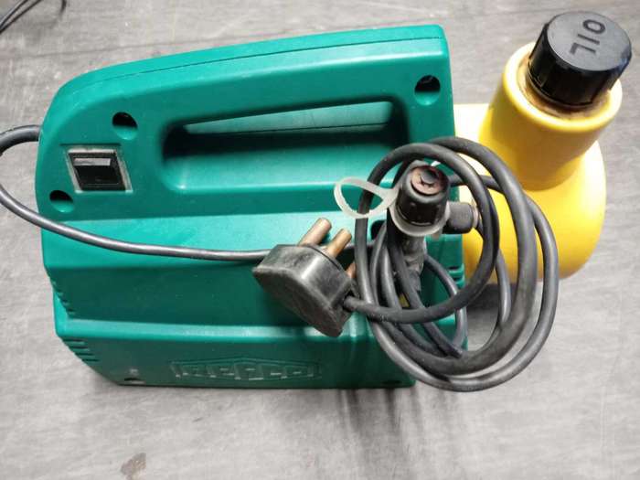 REFCO VACUUM PUMP MODEL RL8