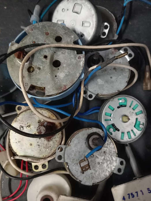 HOOVER TWIN TUB TIMERS. AND HITACHI TUMBLE DRYER TIMER. LOT SYNCHRONOUS MOTORS.