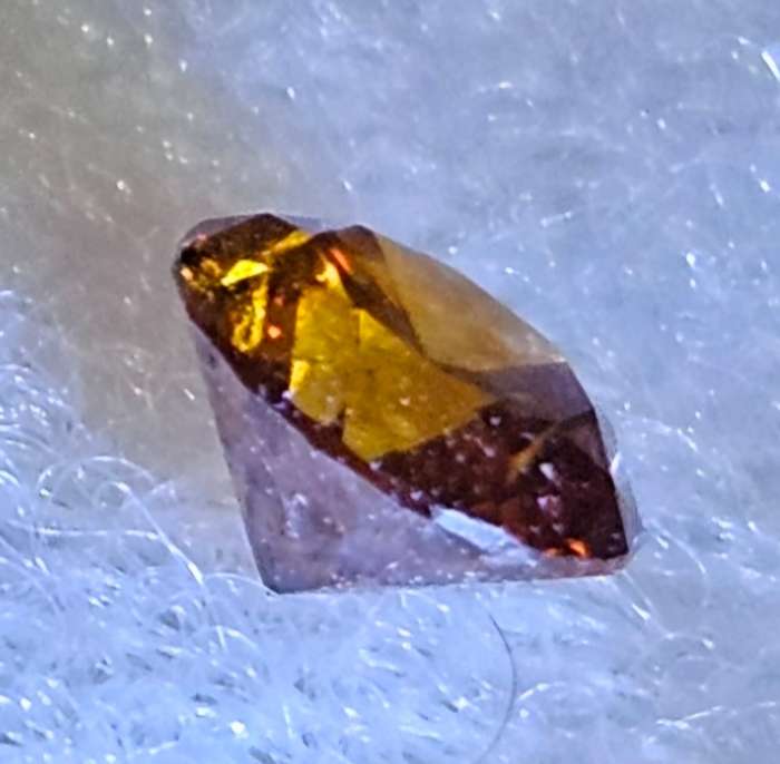Diamond - 0.31ct - Fancy Vivid Brown Orange
