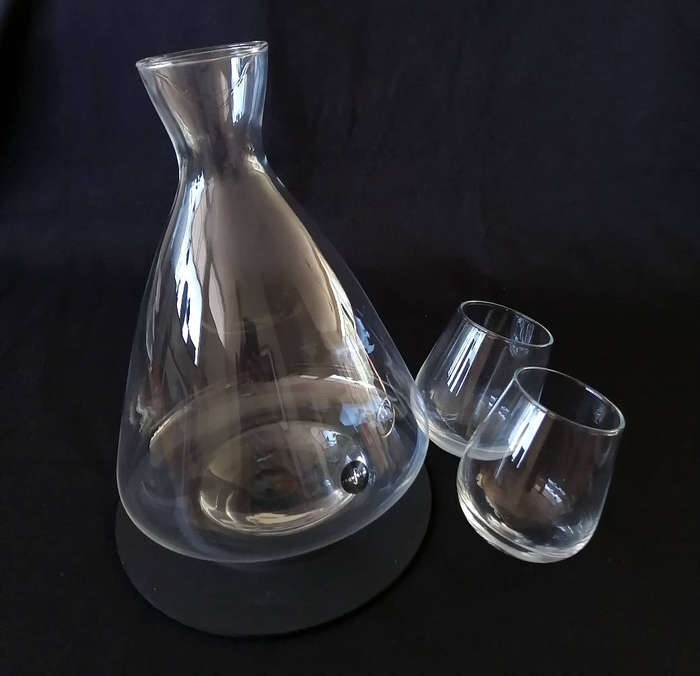 Sagaform balancing wine ecanter
