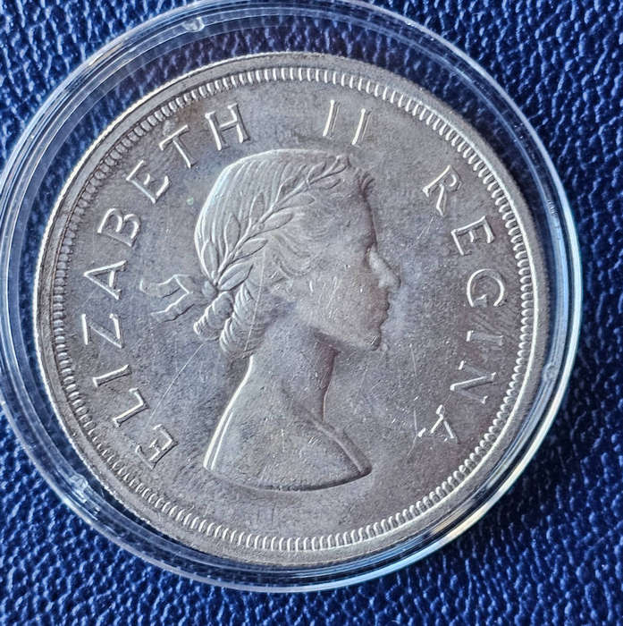 Beautiful 1957 Uncirculated 5 Shilling